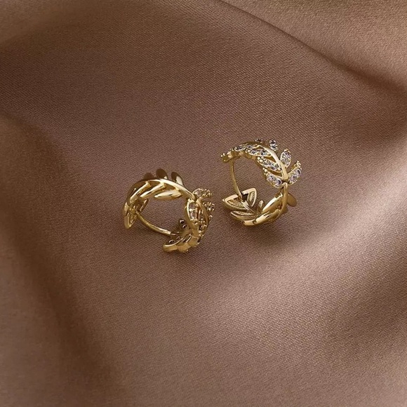 “Eden” Leaf Hoop Diamond Gold Elegant Dainty Circle Casual/Formal Gift Earrings - Picture 2 of 6